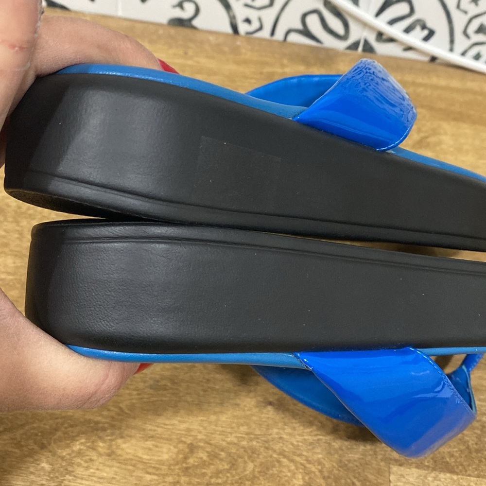 M. Gemí The Rosella Patent Leather Thong Sandals in Blue - Picture 11 of 13